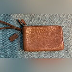 Coach Double Corner Zip Pebbled Leather Tan Wristlet Saddle Brown